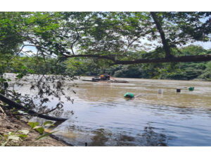 Sistema de bombeamento da mineração de areia no rio Manuel Alves